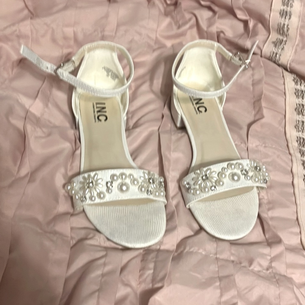 White, Pearl-beaded girls dress shoes